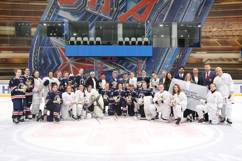 Состоялся матч между командами Ночной лиги женского хоккея и Женской любительской хоккейной лиги Санкт-Петербурга
